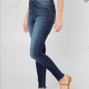 Signature Kurvy Ultra High Skinny Jean
